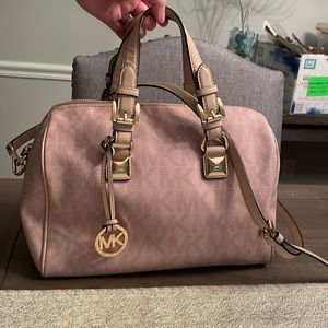 Michal Kors tote.